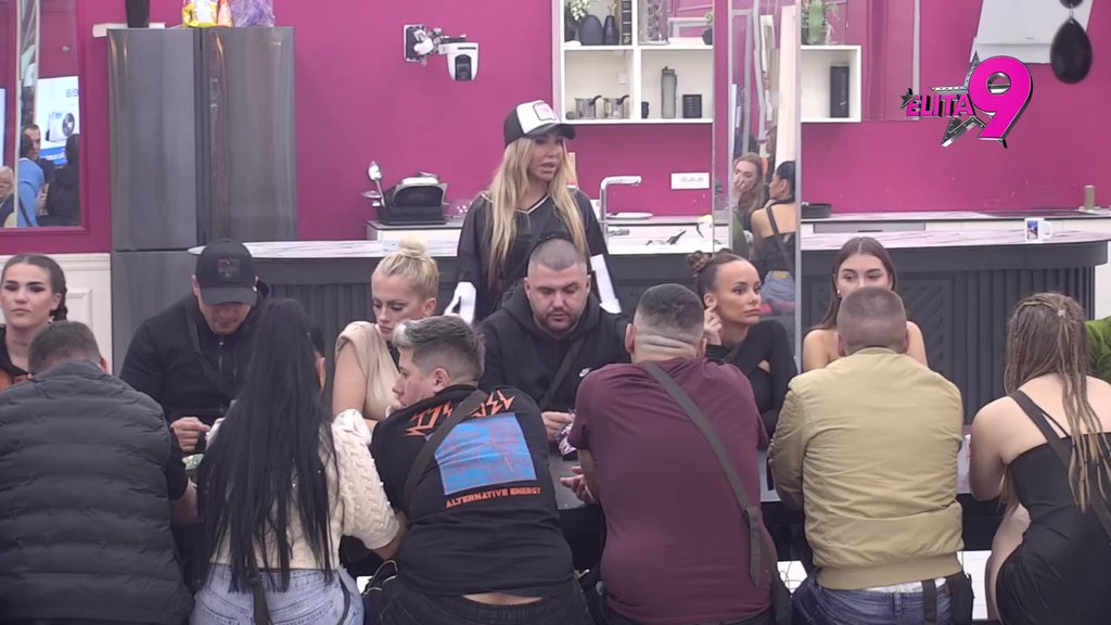 KOMENTARISAO SAM JE SUROVO, ALI NISAM VREĐAO: Anđelo otkrio kakav je Bebica zapravo, uzdigao njihovo prijateljstvo pa pomenuo Teodoru (VIDEO)