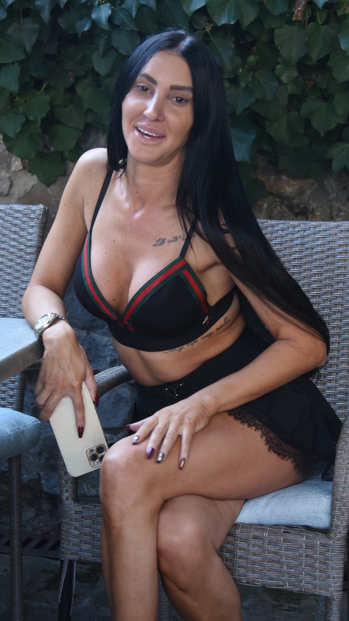 Na plastične operacije pukla skoro 50.000 evra! Slađa Poršelina otkrila ŠOKTANTNE DETALJE, s fudbalerom imala intimni odnos od 12 SATI!