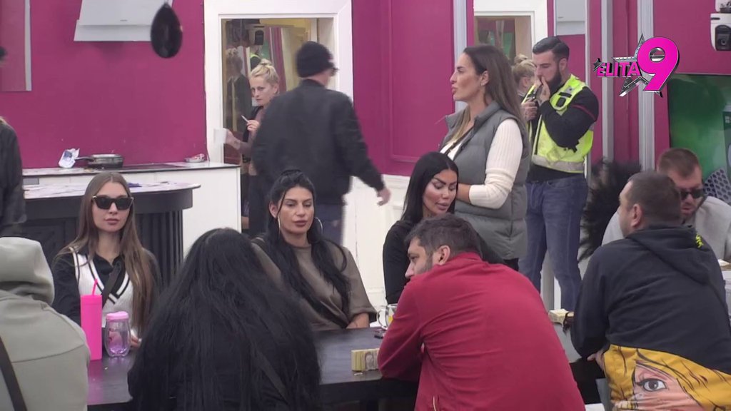 BABA OVE SEZONE GORI, SVI ĆE BITI MOJI! Kačavenda OTVORILA TENDER, planira da zavede ove muškarce! (VIDEO)