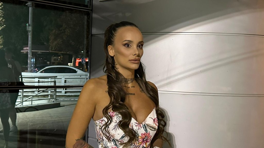 Nezahvalan je i blago primitivan! Teodora Delić odbrusila Bebičinom ocu, pa otkrila kakve nepristojne ponude dobija: Kad bih objavila PADALI BI BRAKOVI (VIDEO)