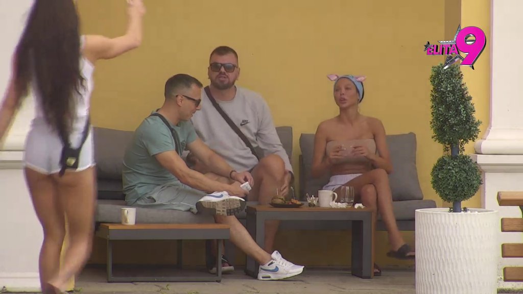 KAO U STARA, DOBRA VREMENA: Janjuš priglio Maju, pa se prisetio njihove ljubavi: SVE JE GORELO! (VIDEO)