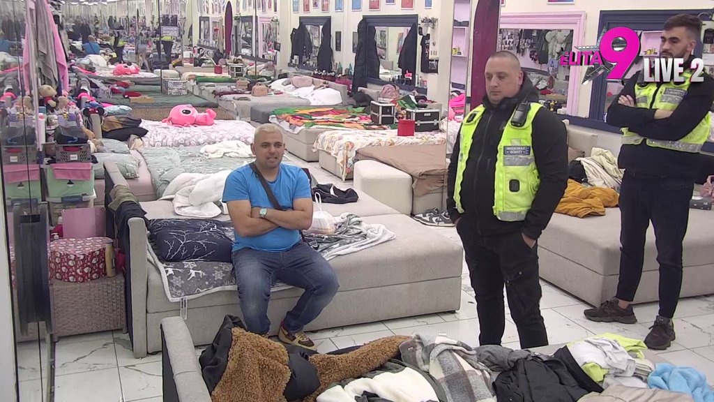 ULETELO OBEZBEĐENJE! Anastasija provocira Boru, sevaju gnusne prozivke i psovke (VIDEO)