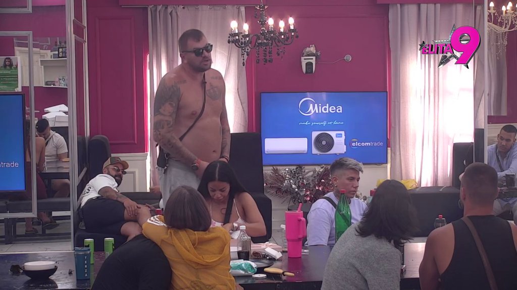 Haos u Beloj kući: Matora pokazala zube Kačavendi, Janjuš skočio i zbog Vanje unakazio Milenu! (VIDEO)