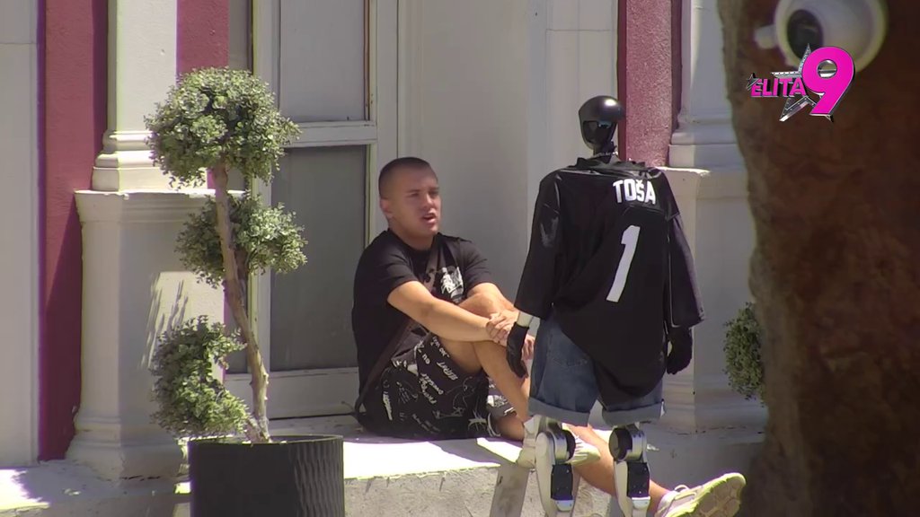 Bila je moj učenik, ali pala je na testu: Dača više ne može da smisli Kačavendu, urnisao je prozivkama! (VIDEO)
