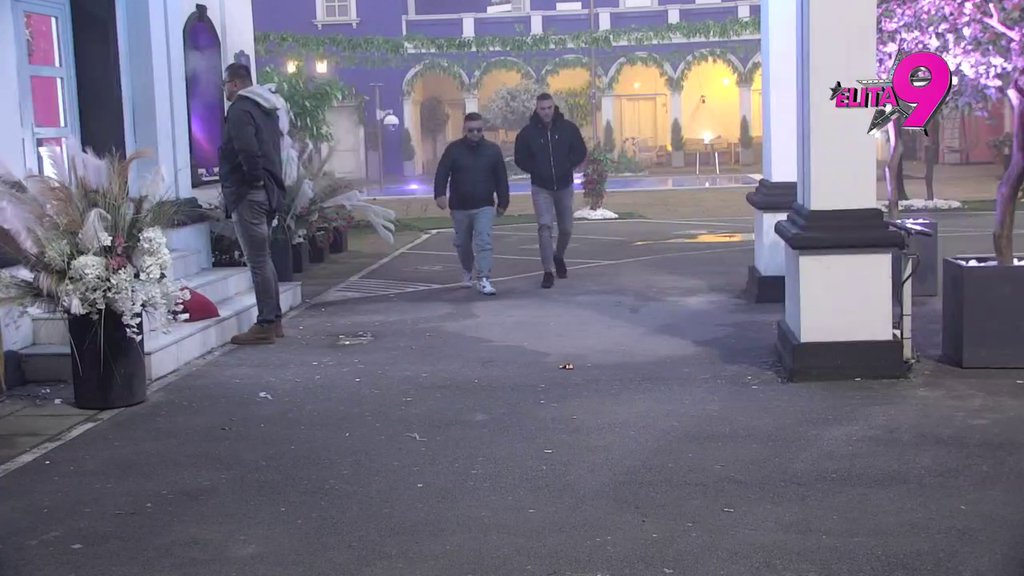 Ne može da ga obuzda! Bebica rešen da gleda u Teodoru dok mu se ne zgadi, Anđelo daje sve od sebe da ga smiri (VIDEO)