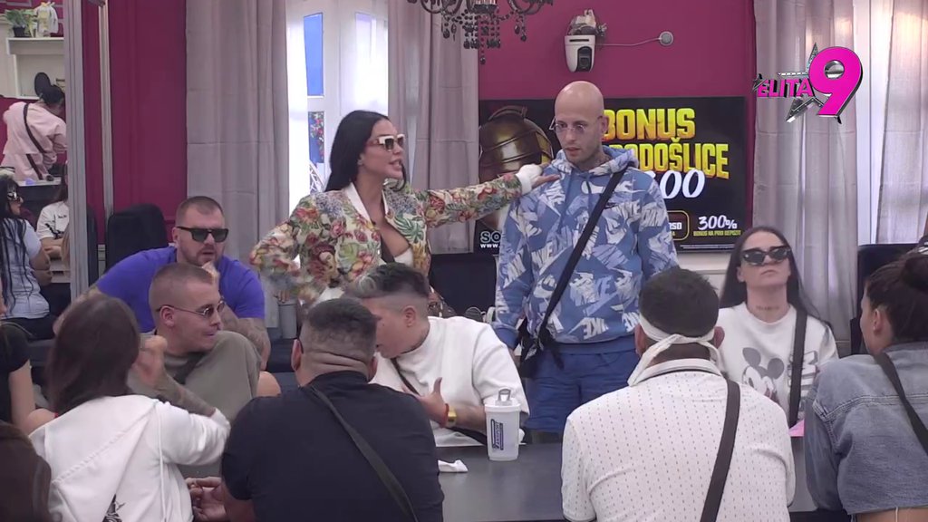 DOBACIVAO JOJ JE I SMEŠKAO SE: Stanić istakao da je Luka izgubio razum zbog Maje, pa istakao da je on njega igra: ZANIMA JE SAMO ASMIN! (VIDEO)