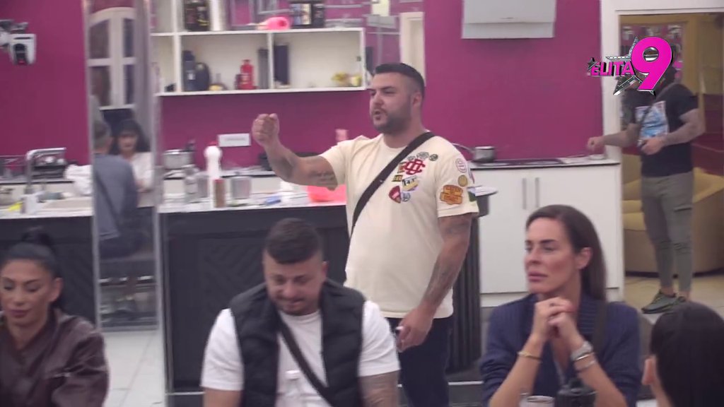 Kad se Filip pojavi, za nju niko ne postoji: Bebica urnisao Alibabu i njegov ego, on pozeleno od muke! (VIDEO)