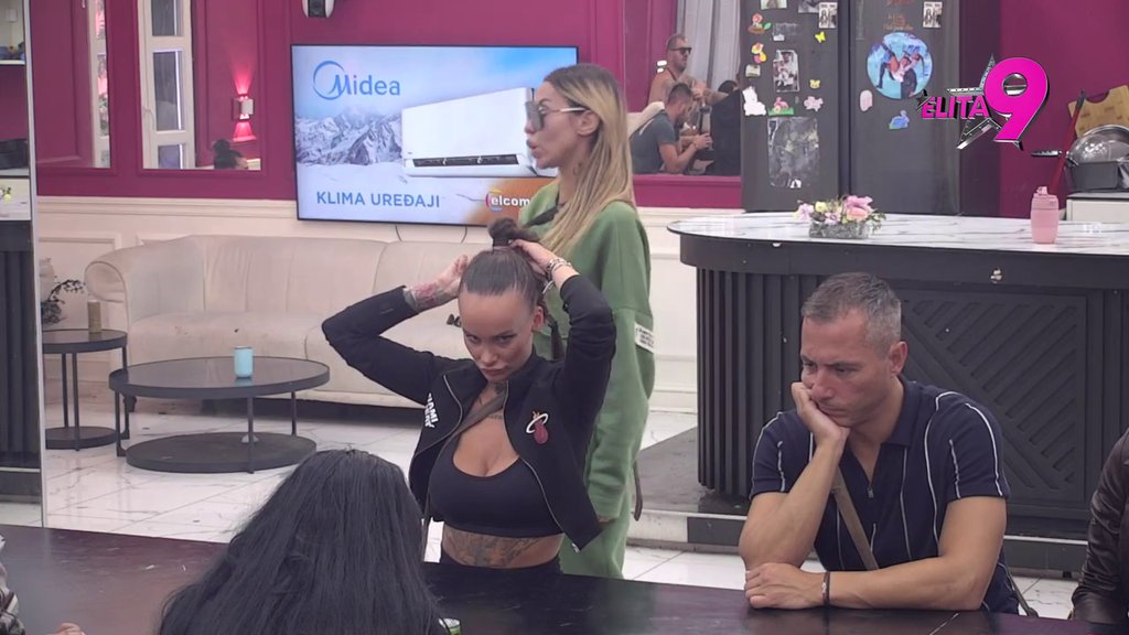 Curig*zu, u toj pozi si ušla, u toj pozi i izlaziš! Janjuševe bivša Aneli i sadašnja Vanja započele RAT DO ISTREBLJENJA: Tvoja faca može biti demolirana! (VIDEO)