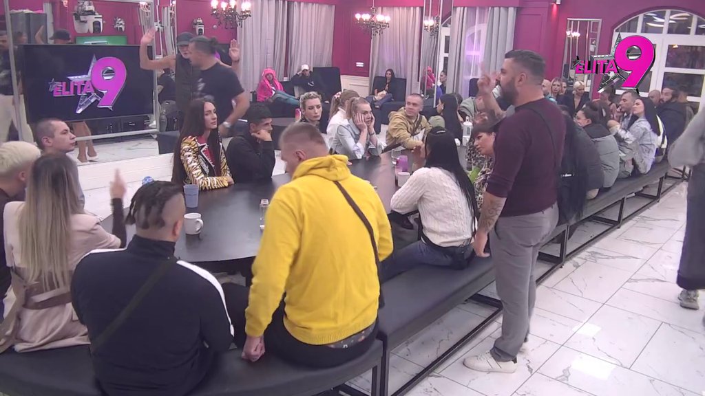MOJ KU*AC NE BIRA I NEMA OČI!  Luka pokušava da vrati Sitino dostojanstvo i da je opere od prljavih radnji: Asmin mu jednim potezom zapušio usta (VIDEO)