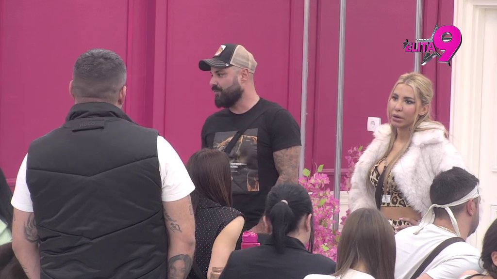 Brinuo sam o tebi i Nori kao nijedan muškarac u Evropi: Asmin i Aneli ponovo oči u oči, lete prozivke po Beloj kući (VIDEO)