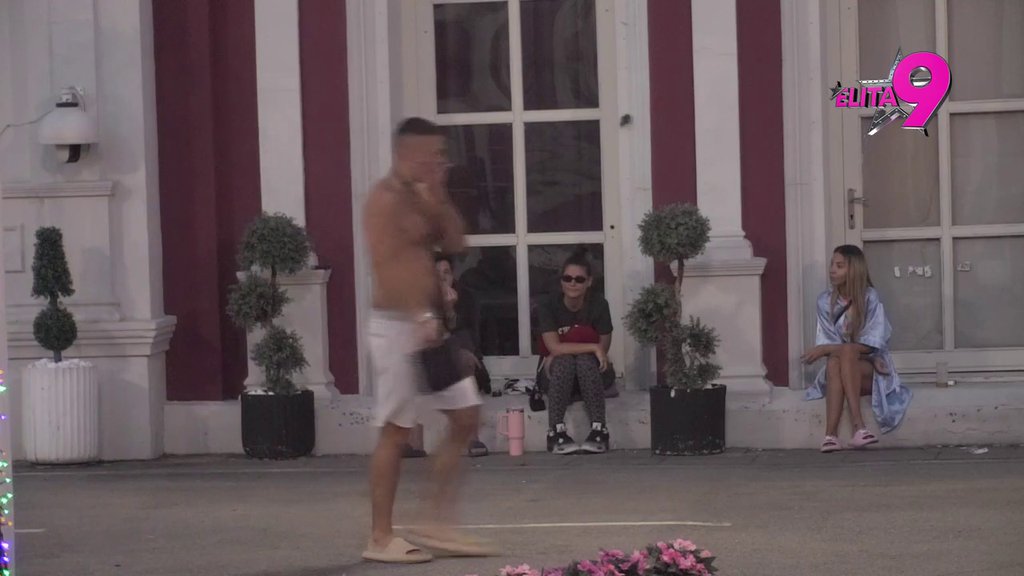NE MOŽE DA SE SUZDRŽI! Boginja samo traži razlog da se obrati Anđelu! (VIDEO)