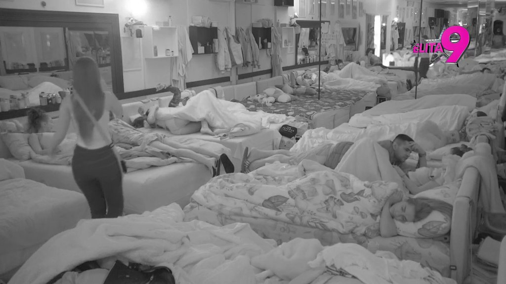 Šok i neverica! Dok se Teodora svađa sa Bebicom, Anita se uselila kod Đukića u krevet (VIDEO)