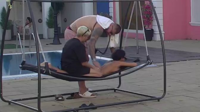 Beži manijače: Janjušu umalo pozlilo od Majinog vrelog tela, nije mogao da joj odoli! (VIDEO)