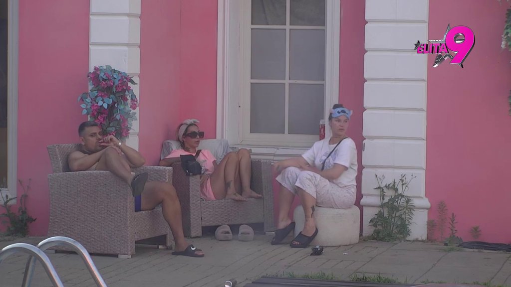 IZGLEDA KAO DA JE ISPALA IZ 'MRAK FILMA': Aneli osolila po Jovani pevačici zbog toga što je zakazala TETOVIRANJE kod Filipa! (VIDEO)