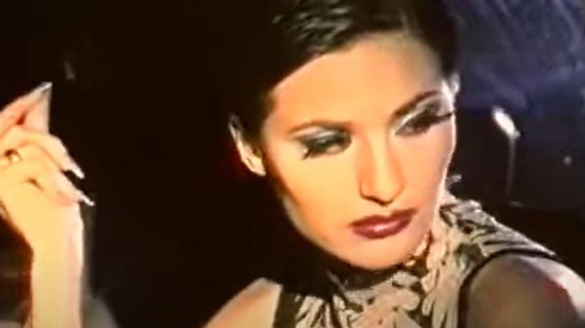 U čuvenom Cecinom spotu potkrala se GREŠKA koju decenijama niko nije provalio: Ušao je sa SEKIROM U AUTO…