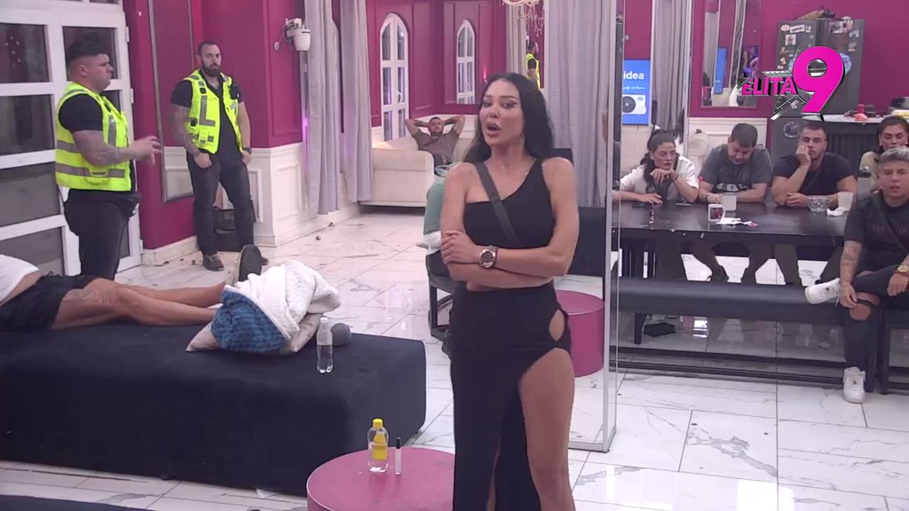 Kakvo uništenje Asmina Durdžića: Maja razvezala jezik i urnisala sopstvenog dečka, ovako brutalna nije bila nikada! (VIDEO)