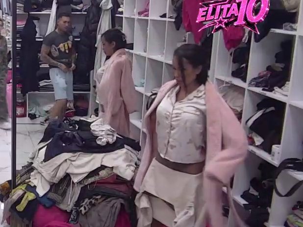 Kao da Janjušu ne smeta! Sandra i Mateja se zajedno presvlačili u garderoberu (VIDEO)