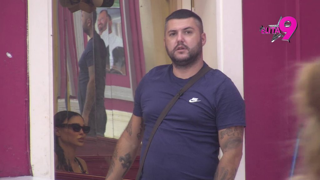 Da, prosuo sam prljavu vodu! Asmin bez trunke blama DEGRADIRAO Hanin rad i ribanje dnevne sobe! (VIDEO)