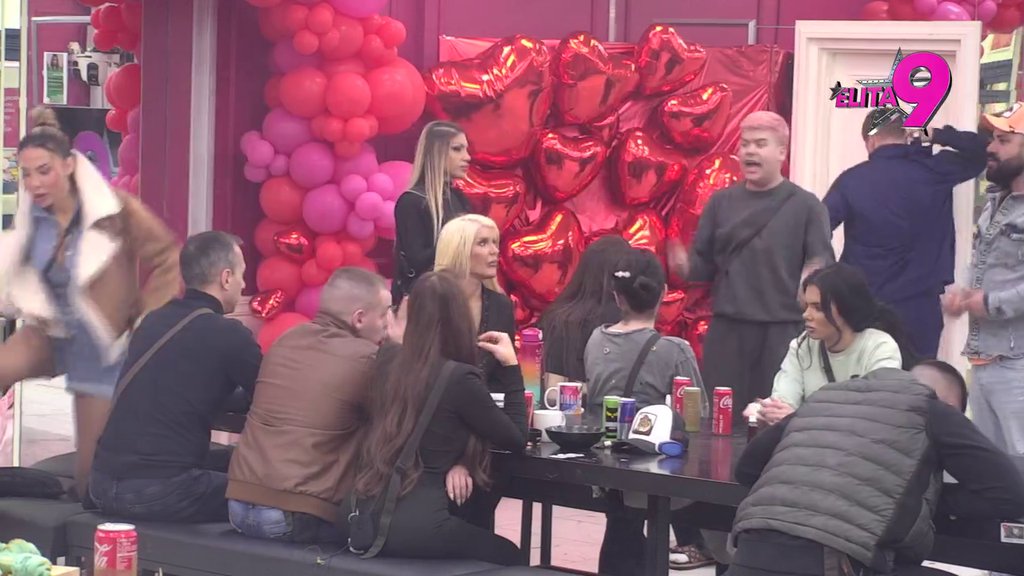 NA STUBU SRAMA: Luki cimeri očitali lekciju, zamerili mu što je hteo da ga Aneli gleda dok akcija sa Anitom (VIDEO)