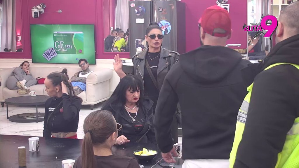 LETI PERJE! Jakšićka krenula da urniše Luku, on POVILENEO kad mu je spomenula šta radi Aniti u krevetu! (VIDEO)