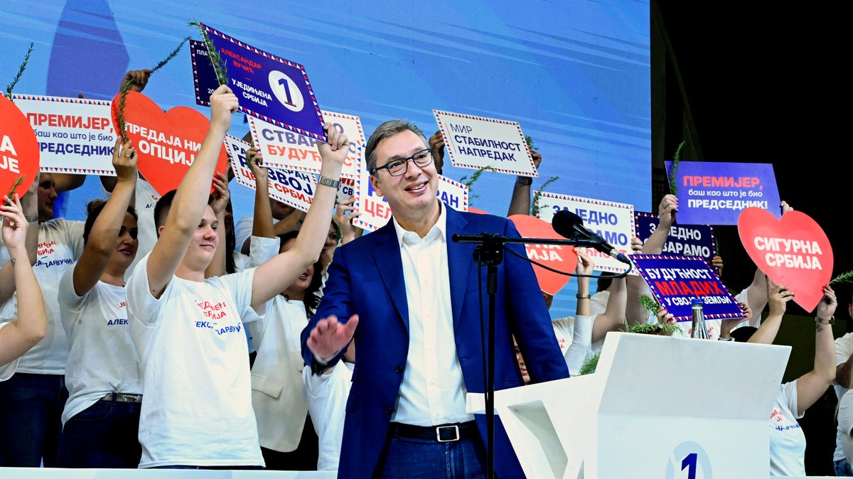'JUG SRBIJE 2036.' Jasna vizija Vučića u 6 stubova za kvantni skok naše zemlje: Stiže 50.000 radnih mesta, 20 velikih fabrika, subvencije... (FOTO)