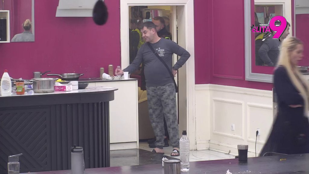 Divlja i mafija! Sandra nastavlja da peni na Ivana, pljušte psovke na sve strane (VIDEO)