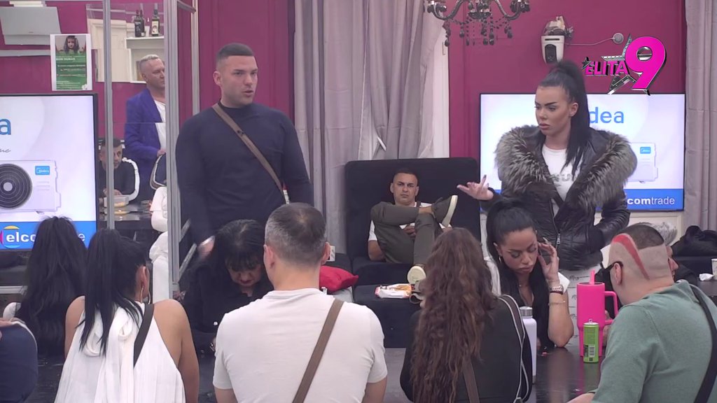 ŠOKIRAN ONIM ŠTO ČUJE: Anđelo stekao utisak da je Aniti svejedno da li dete rađa Luki ili Filipu! (VIDEO)