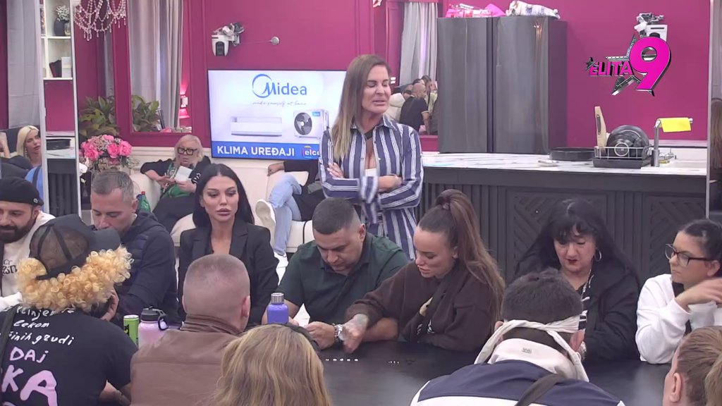 Ti si ljigavko, prezervativu jedan: Kačavenda vinula Maju u nebesa, pa patosirala Luku činjenicama iz Elite 8, pa spomenula Baju: Izbacio ih je iz salona, Aneli je platila feniranje! (VIDEO)