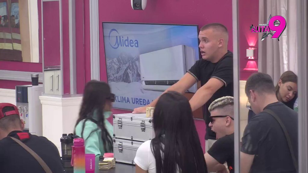 Ko kaže da će mu biti žena? Miki Dudić ponovo javno isponižavao Enu Čolić i progovorio o njenoj prošlosti, izgleda da je baš ne želi za snajku! (VIDEO)