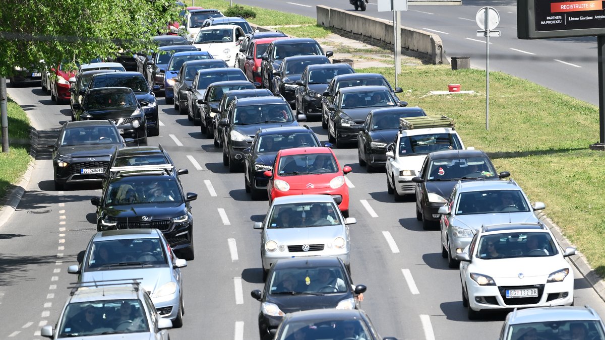 VOZAČI, OBRATITE PAŽNJU NA VREME: Od 1. novembra važi ovo pravilo, a kazne idu i do 800.000 dinara!