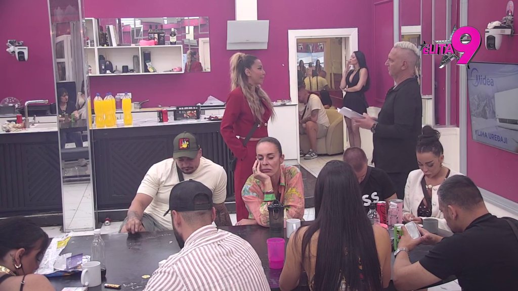 ŽENA JE ŽENI NAJVEĆI VUK: Maja i Aneli u nikad okrutnijem okršaju, počastile jedna drugu svim i svačim, bukti rat Asminove bivše i sadašnje!  (VIDEO)