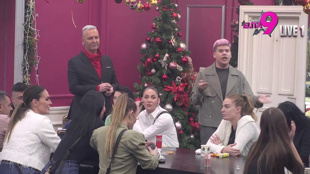 Što peva Nikolijine pesme? Uroš nastavio da raskrinkava navodnu aferu Anite i Relje Popovića, ona raste kao kvasac! (VIDEO)