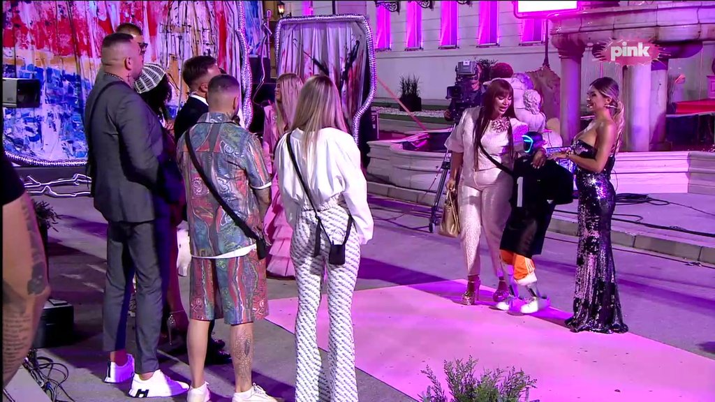 Napravili totalnu pometnju: Prva grupa takmičara stigla kod Ivane, Darka i Toše, energija ključa na sve strane! (VIDEO)