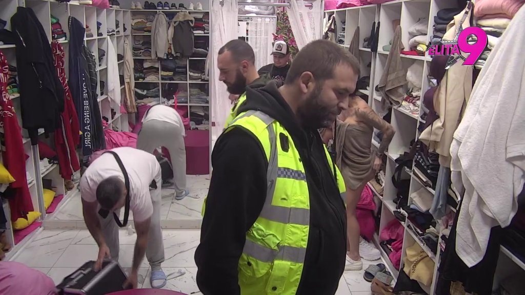 Karambol u Eliti: Alibaba slomio Urošu kofer sa šminkom u paramparčad, sve leti po garderoberu! (VIDEO)