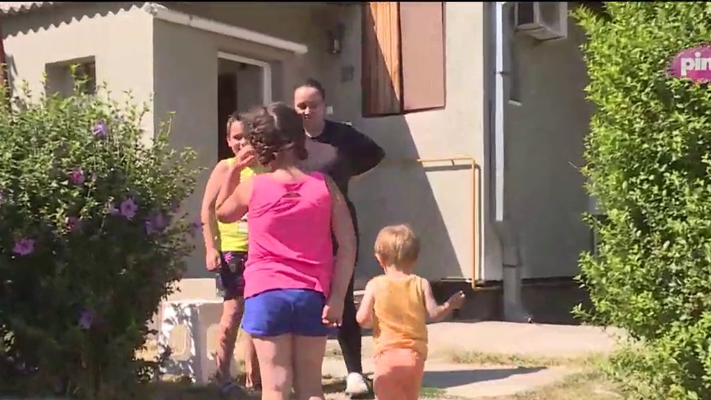 JEDNA PORUKA JOJ JE PROMENILA ŽIVOT! Željko Mitrović prekinuo odmor kako bi pomogao SAMOHRANOJ MAJCI koja čeka četvrto dete (FOTO+VIDEO)