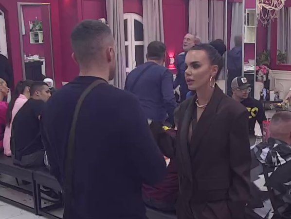 Hitno oglašavanje Anđelove bivše devojke! Ekskluzivno za Pink.rs otkrila detalje njegovog sukoba sa Anitom za Novu godinu: Bila sam tu, ona je njega jurila i pokušala mene da isprovocira