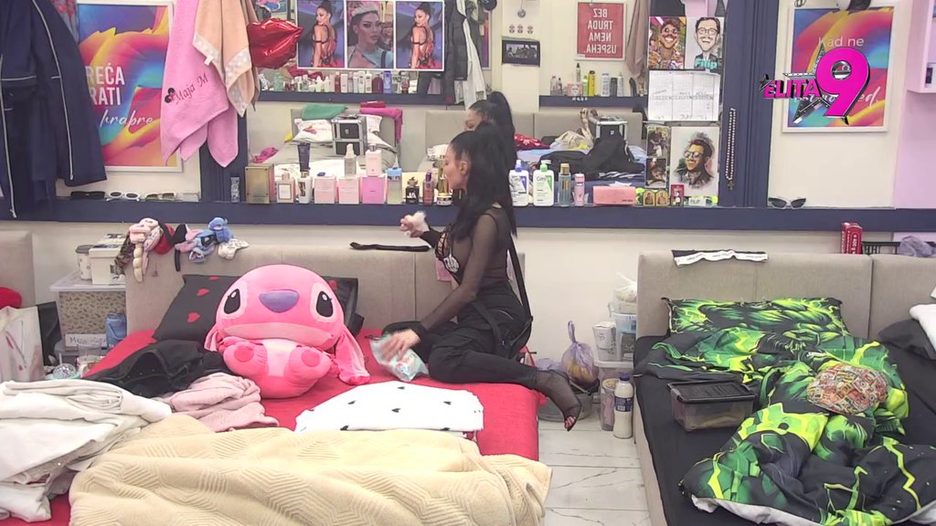 Maska joj sve više pada: Nedodirljiva Maja glumi ludilo i pecka Alibabu, ali ipak on za nju ne postoji! (VIDEO)