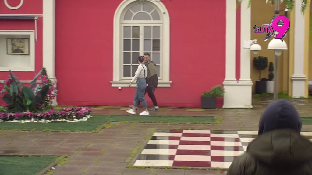 Ko koga ovde juri? Bebica oduševljen, shvatio da Teodora NE MOŽE BEZ NJEGA, evo dokaza! (VIDEO)