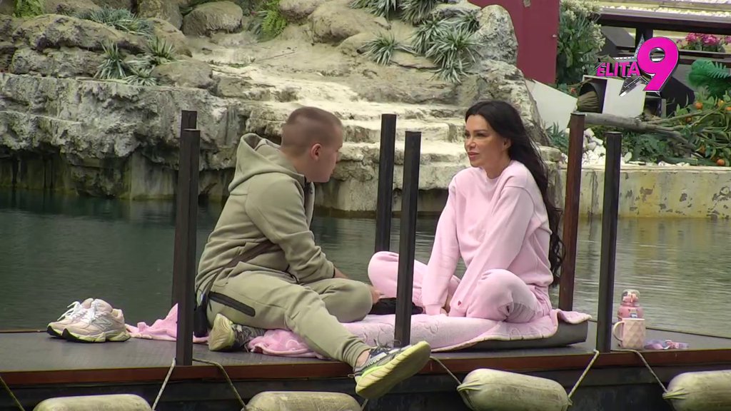 Ja sam ta zbog koje zarađuje tri godine i ne viđa sopstveno dete: Staniji pukao film, žestoko urnisala Aneli uvredama! (VIDEO)