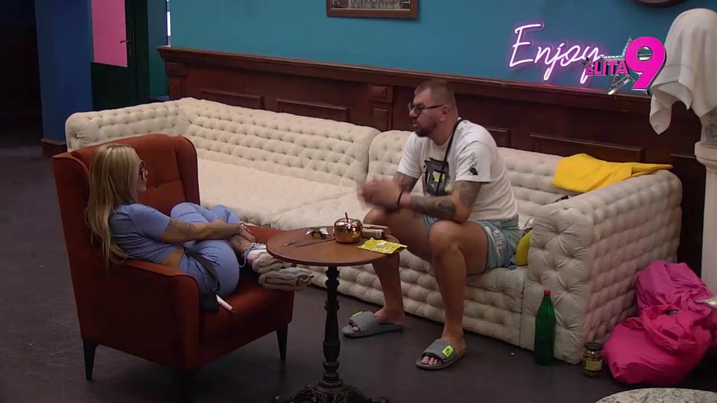 NEMOJ DA ZAVLAČIŠ LUKU, VOLIŠ MENE: Janjuš uveren da je Anelina SLABA TAČKA, ona tvrdi da je Vujović jedina njena ljubav! (VIDEO)