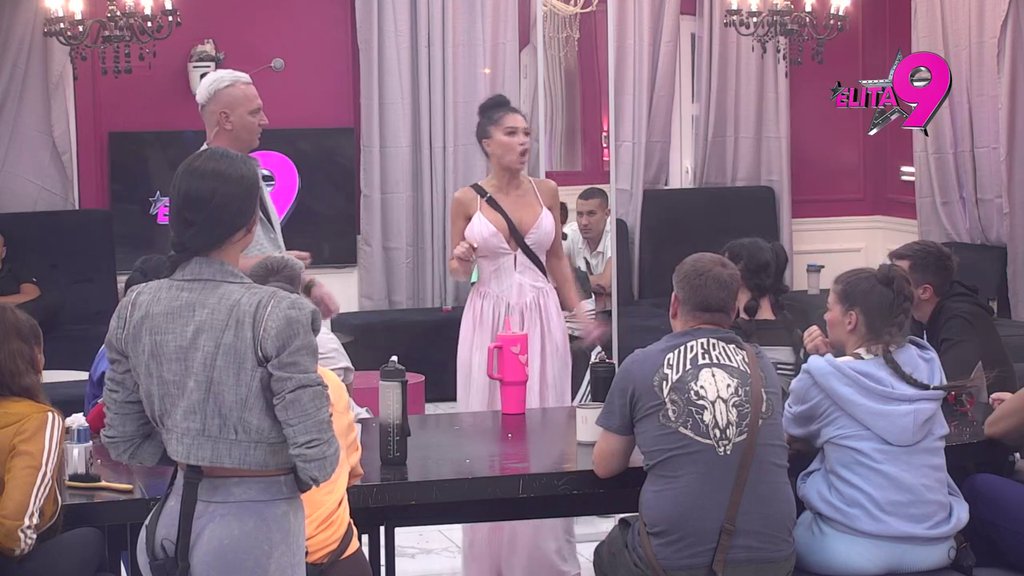 Taj Taki, svinjska glava i džumara je podigao NIMFOMANKU! Staniji pala roletna, pa zaurlala na Maju i njenog oca, skandali pljušte: Bila je sa mojim tatom, ZLA MAĆEHA (VIDEO)