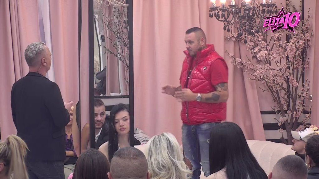 Umalo ponovo zaratili: Car na vreme povukao ručnu da ne isponižava Aneli zbog šaputanja! (VIDEO)
