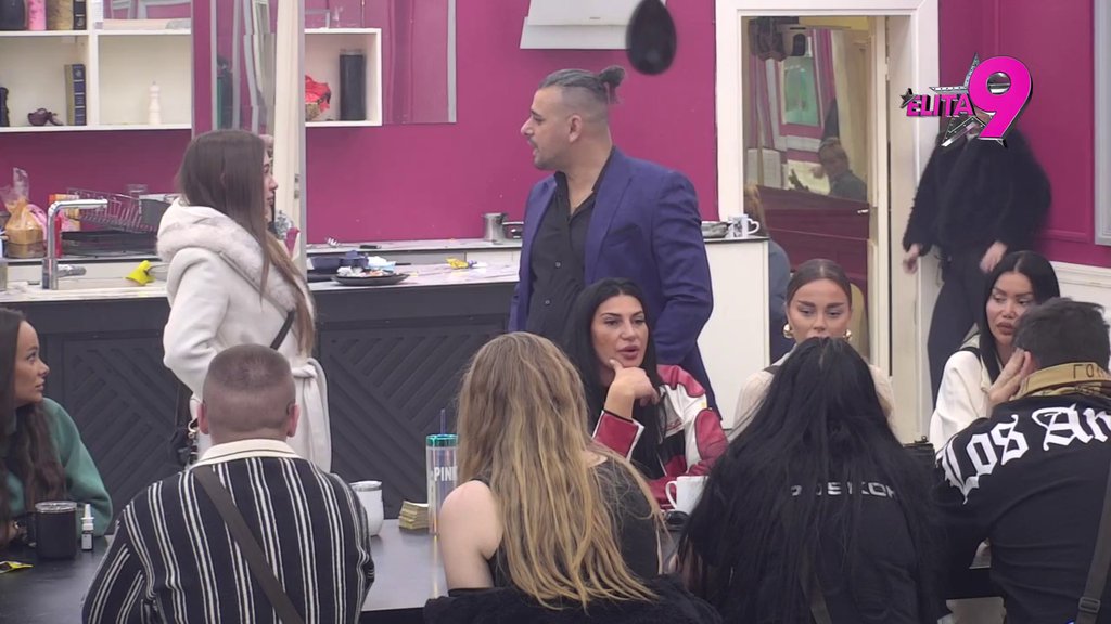 Treba da ideš kod doktora, imaš pojačanu potrebu za s*ksom! Bora nastavio da proziva učesnice, njih dve je NAJVIŠE RAZAPEO! (VIDEO)