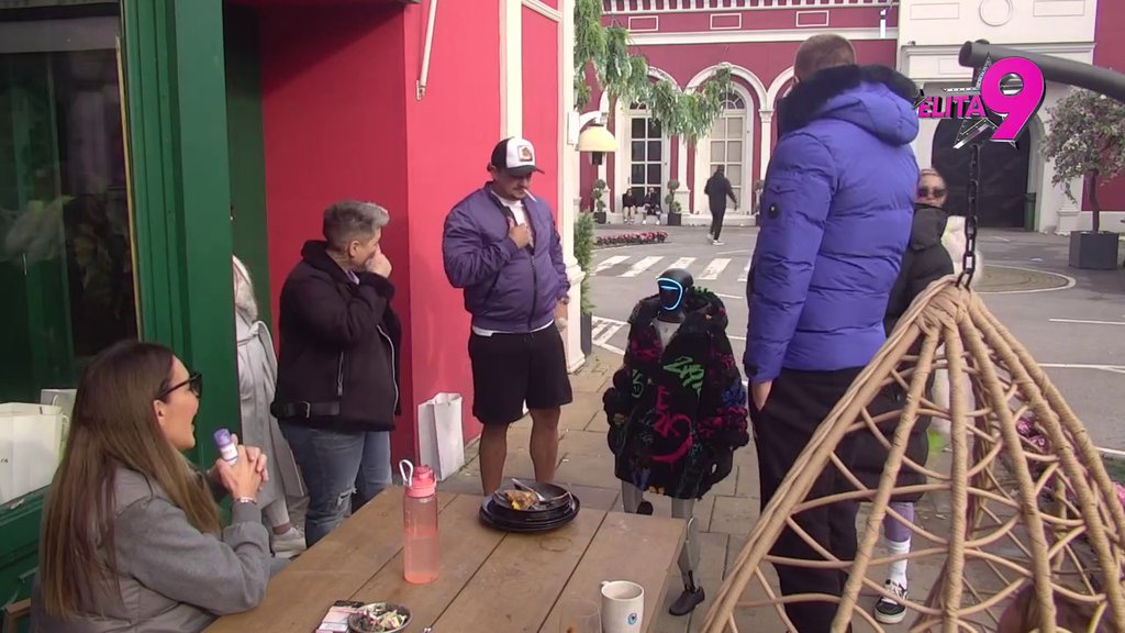 UMALO PALA U NESVEST! Toša ispunio obećanje, pa Kačavendi doneo poklon za intimnu regiju! (VIDEO)