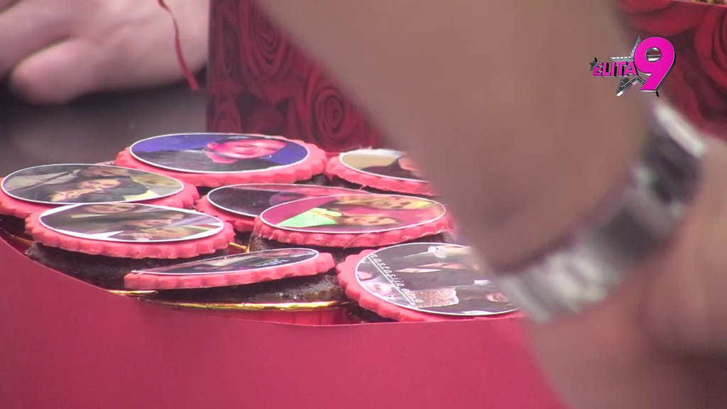 Ljubomora jača od svega! Uroš šokiran podrškom Bore i Anastasije, odmah pokušao da ih ponizi: Nadam se da su joj poslali i masku za pljuvanje! (VIDEO)