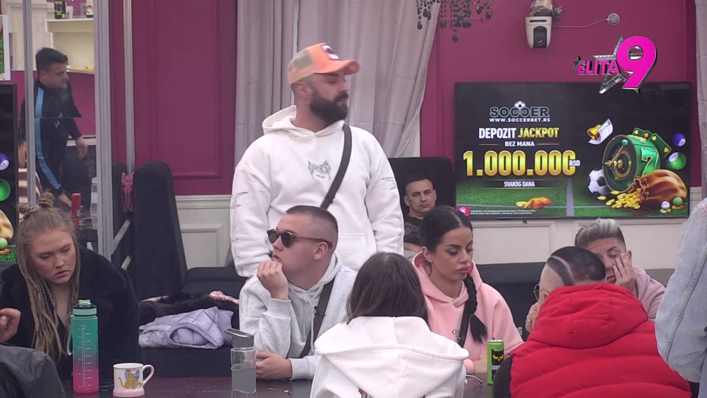 Bilo mi je lepše sa Milenom nego sa Jovanom! Pevčica izorela od besa kad je Janjuš stavio Kačavendu ispred nje! (VIDEO)