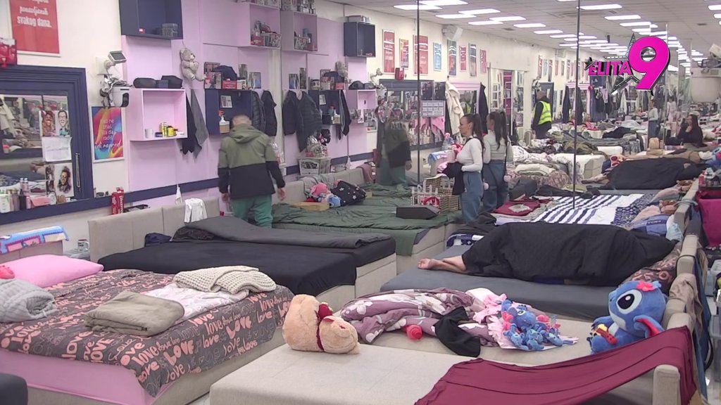 Ti mi nisi ništa kriva: Bebica i dalje ne skida ružičaste naočare, nameračio se da Filipa totalno uništi! (VIDEO)