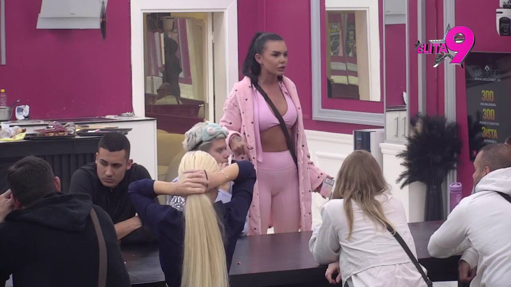 Plakao si mi u stanu da želiš da pobegneš od mame: Karambol u Eliti! Anđelo i Anita tresu zidove urlicima, žestokom okršaju nema kraja (VIDEO)