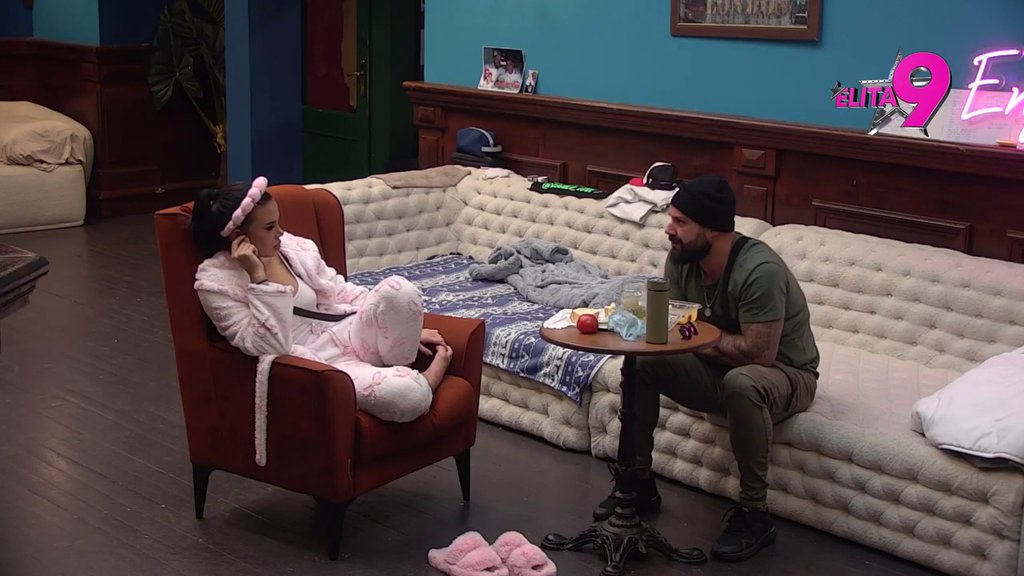 Ogolio dušu do koske: Luka rešio da se totalno otvori Aniti i ispričao joj svoju prošlost, ona uživa dok sluša! (VIDEO)