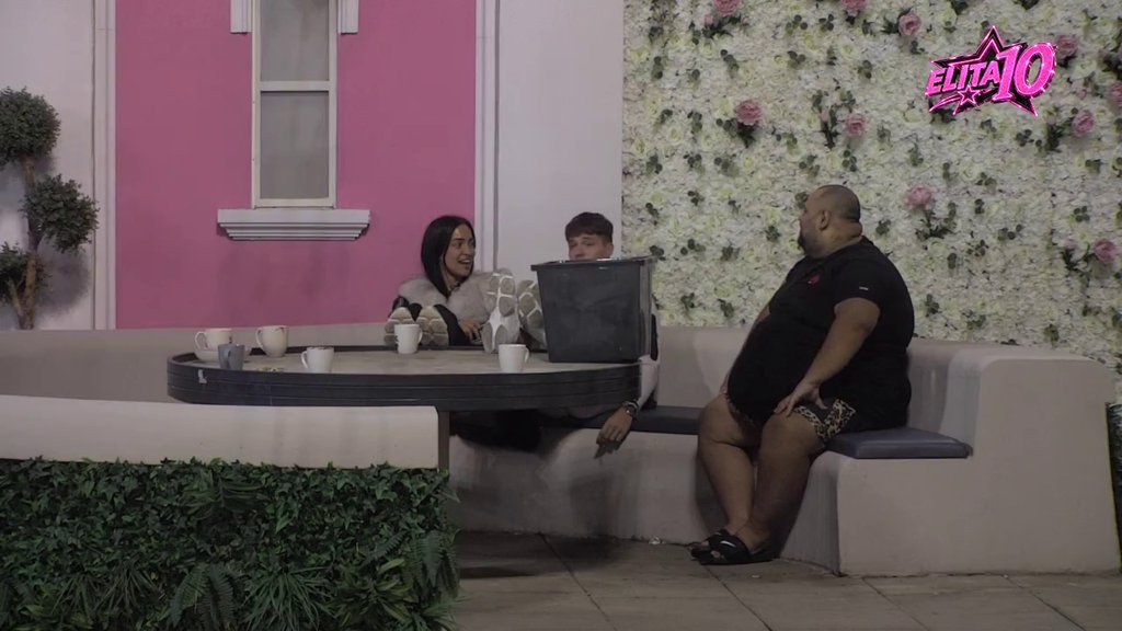 Skini joj zvezde s neba: Đole Kralj dao Malom Velji vetar u leđa da smuva Lauru, ona otkrila na čemu je sa Terzom! (VIDEO)